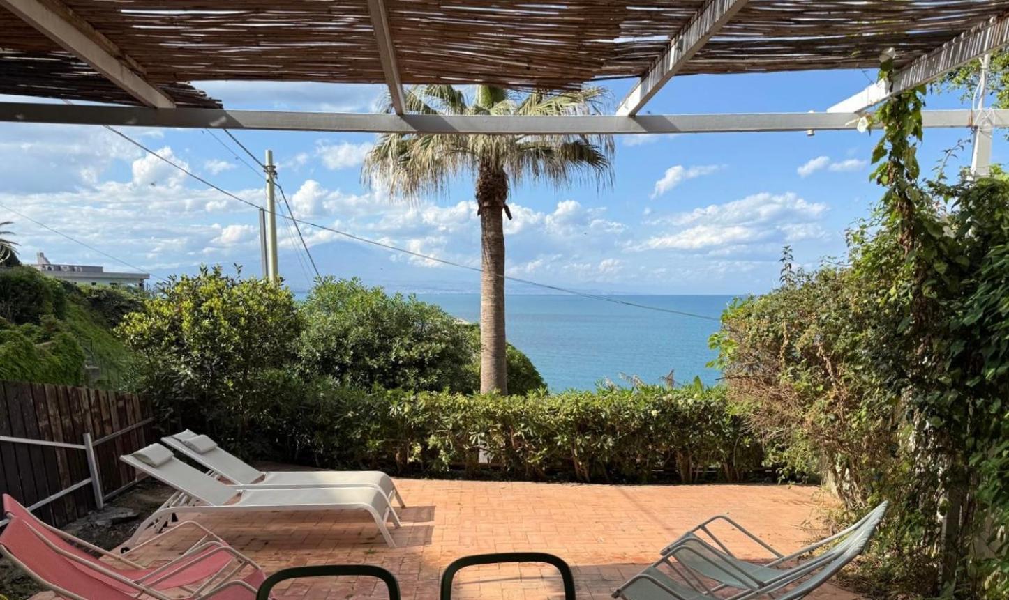 奥古斯塔Tambu A Mare别墅 外观 照片